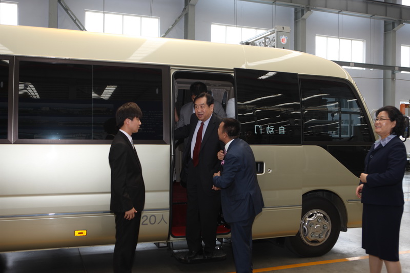 環(huán)境與資源保護委員會副主任李蒙來我公司參觀考察，景津